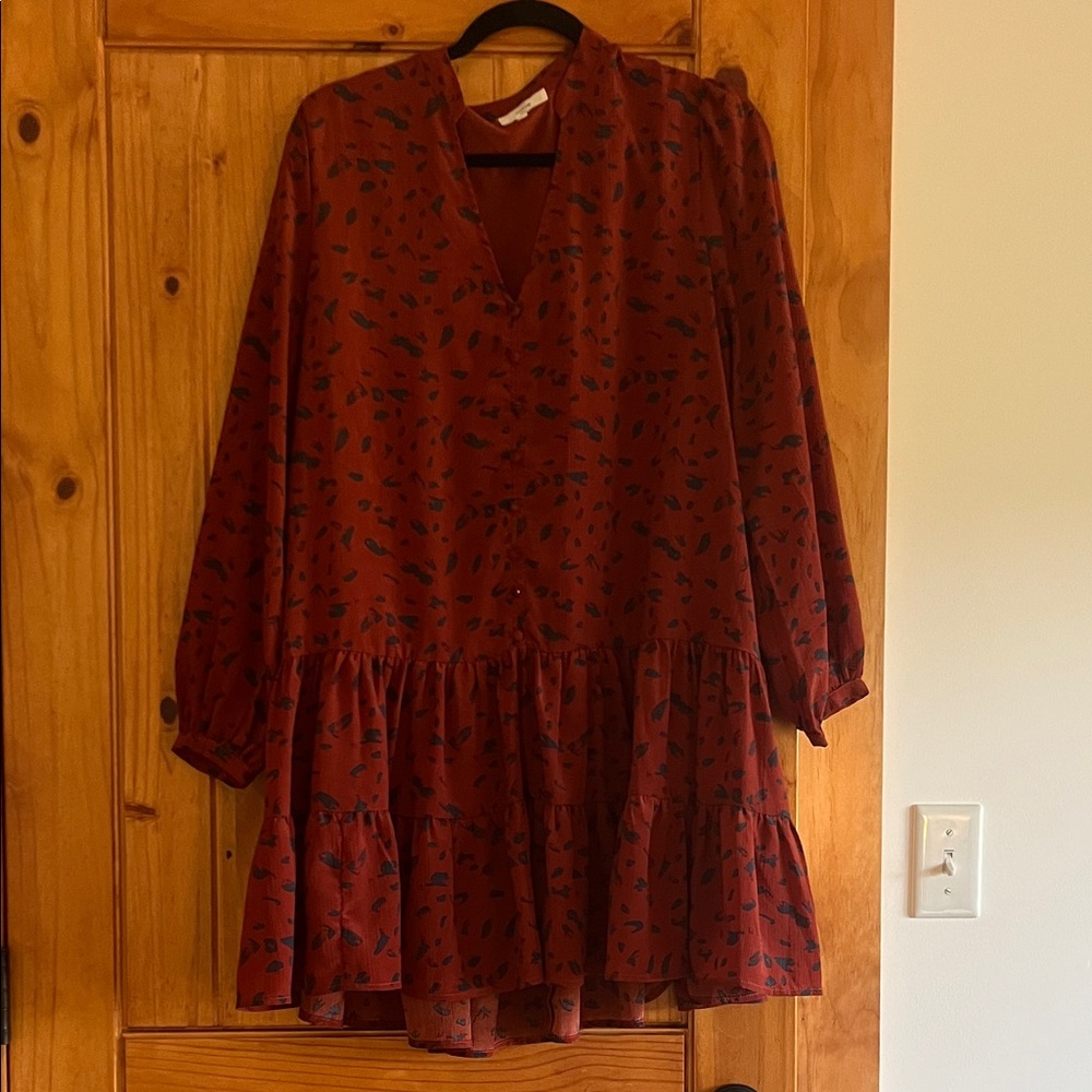 entro Rust Red Long Sleeve Tiered V-Neck Dress with Dark Print